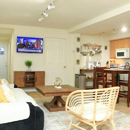 Private Room With Private Bathroom Centrally Located Washington Exterior photo