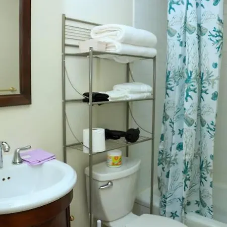Private Room With Private Bathroom Centrally Located Washington Exterior photo